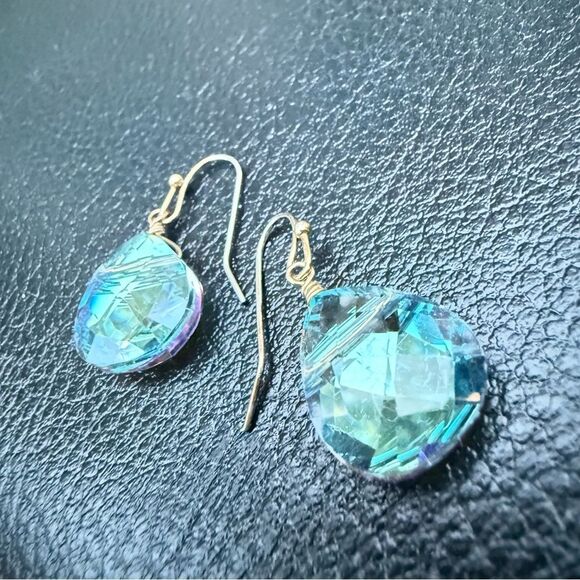 WOMEN’S IRIDESCENT TEARDROP DANGLE EARRINGS – GOLD HOOKS - Picture 4 of 17